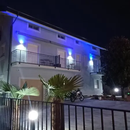 Mariana 4*